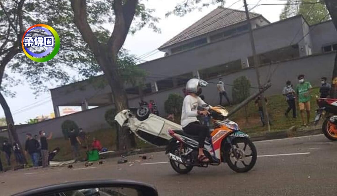 疑两车相撞  一车抛飞至反方向车道   送餐员无辜被撞死