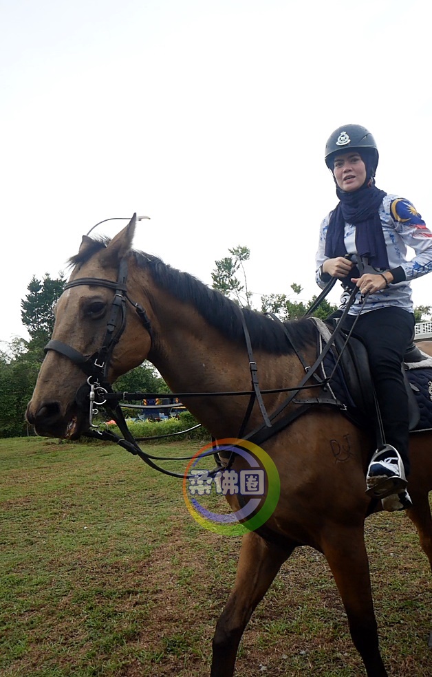 ■骑警队指挥官Nur Hidayah助理警监,英姿飒爽!