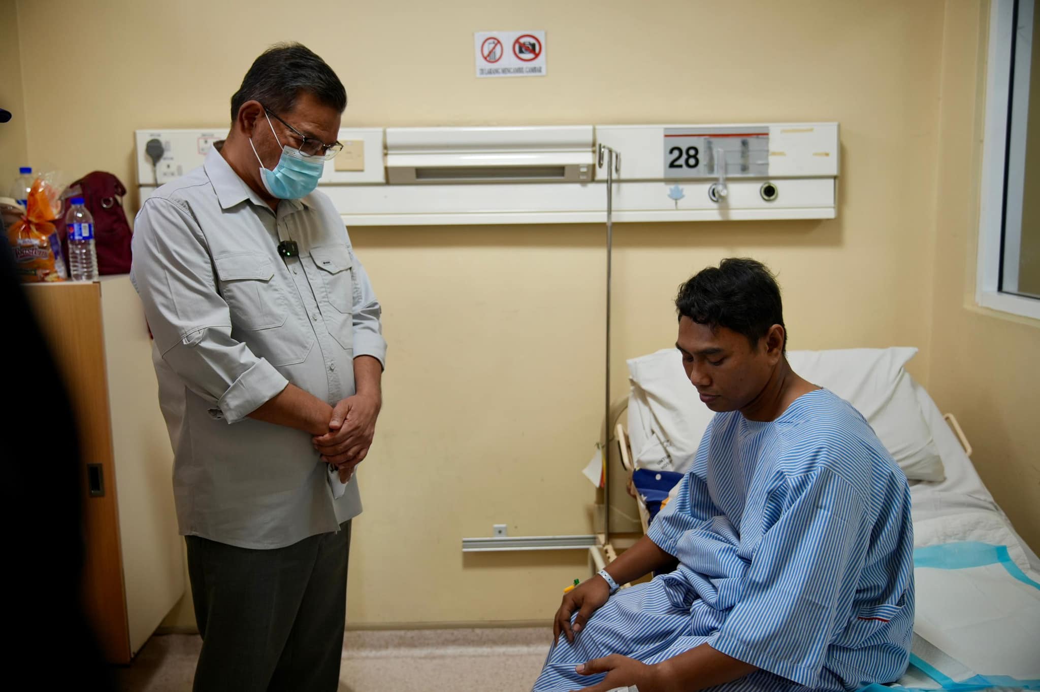 ■赛夫丁慰闻中枪受伤的警员。