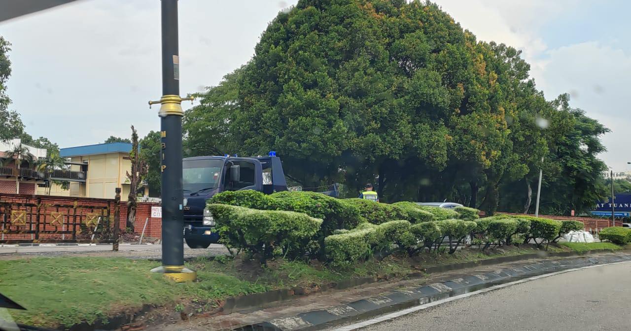 ■玛丽娜今日发布照片，市政局再次拖车违例停泊车辆。