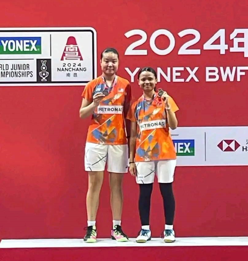 ■刘子瑜（左起）与达妮雅夺得女双亚军。