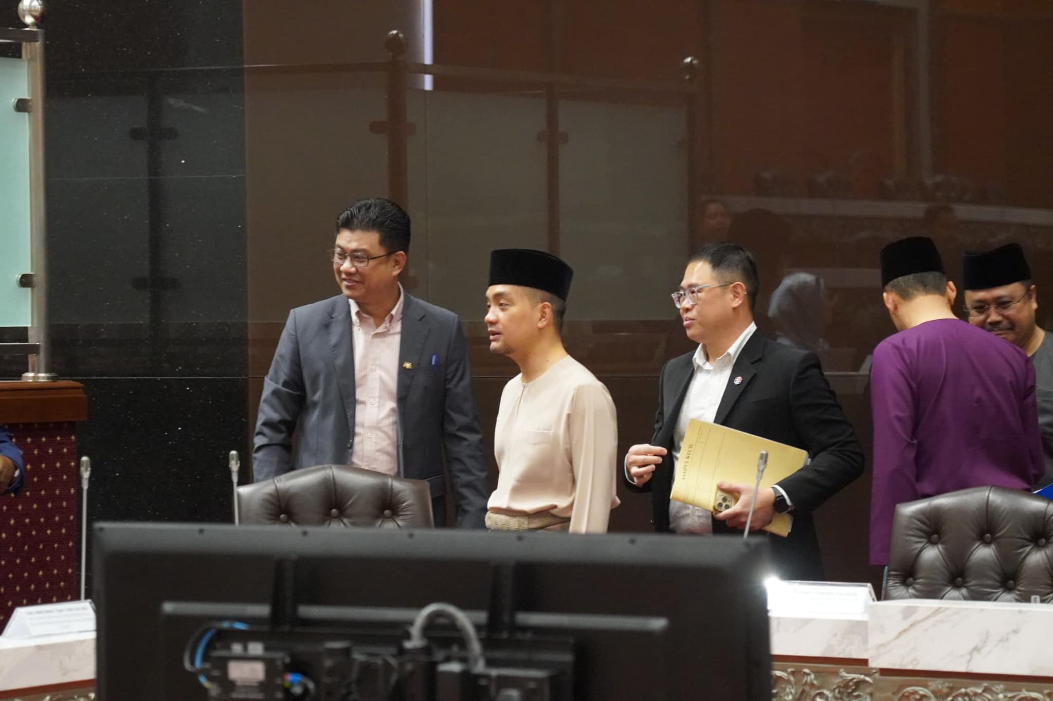 ■林添顺（右起）、翁哈菲兹和柔佛制衡方领袖曾笳思，出席会议讨论绿化减碳。