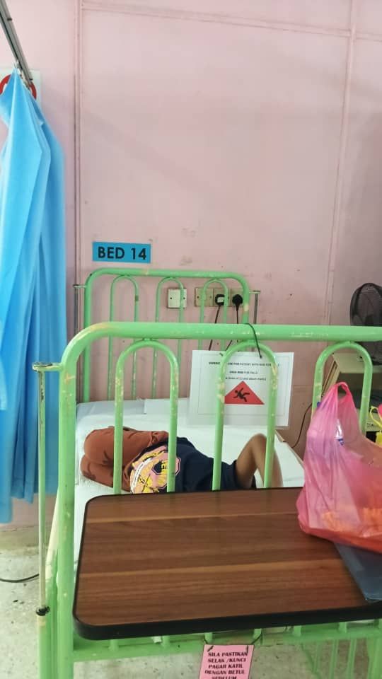 ■4岁男童因罹患肾病，目前仍在新山中央医院接受治疗。