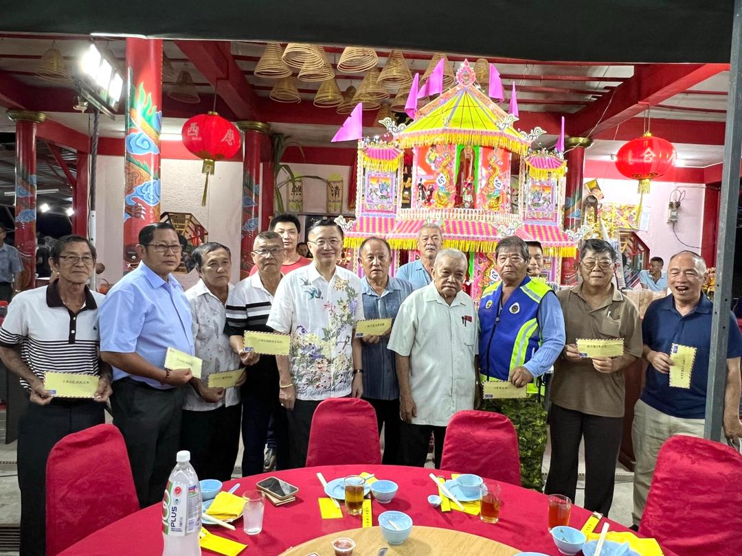 ■郑修强见证，龙树大圣宝诞千秋平安晚宴不忘公益事业，拔出3700令吉给地方团体和学校。