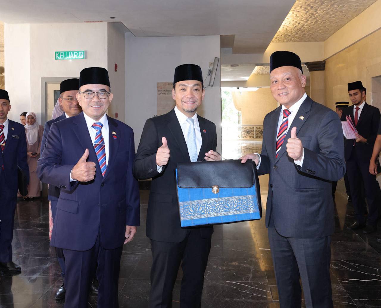 ■大臣（ 中）一早提呈“2026年柔佛财政预算案”。（ 图：Media Digital Johor）