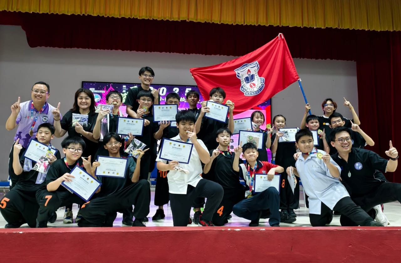 ■新山宽柔一小龙狮团获得第一届“承艺杯柔南华小校际赛” 最佳金龙奖。