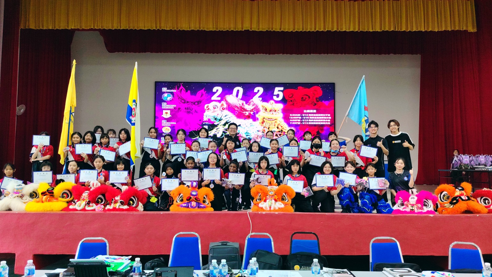 ■巾帼不让须眉，女子传统南狮表现亮眼。