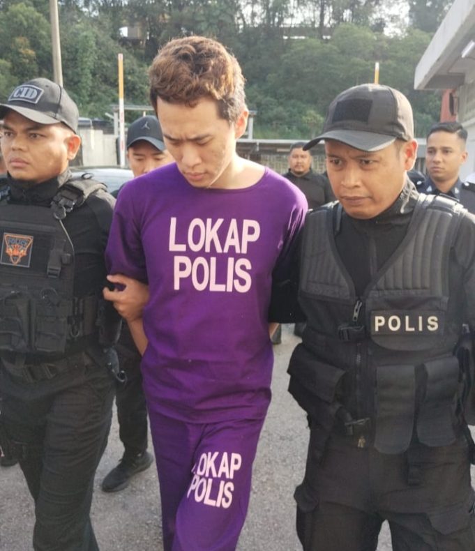 ■华裔医生谢东宏（译音）被押上庭面对4项控状。（图：Malaysia Gazette）