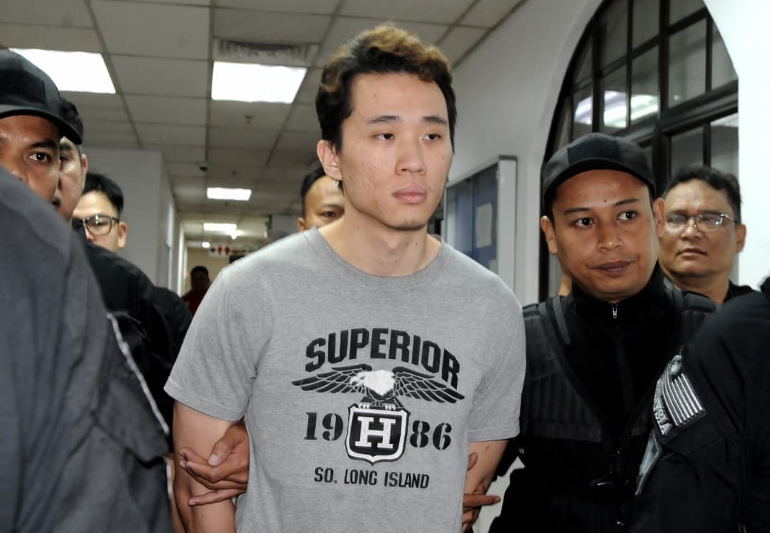 ■华裔医生谢东宏（译音）被控谋杀妻儿，上庭时神情淡定。（图：Utusan）