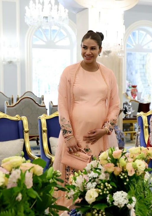 ■王妃卡丽达4月5日诞下千金。