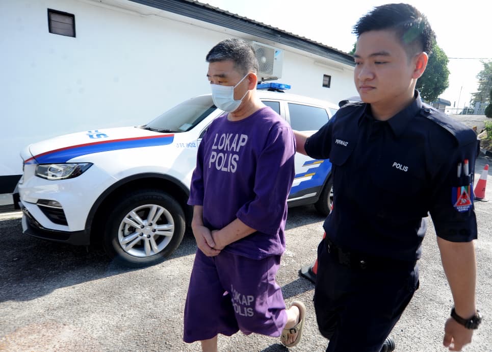 ■华裔电召车司机认罪，罚款2000令吉。（图：RAJA JAAFAR ALI/KOSMO!）