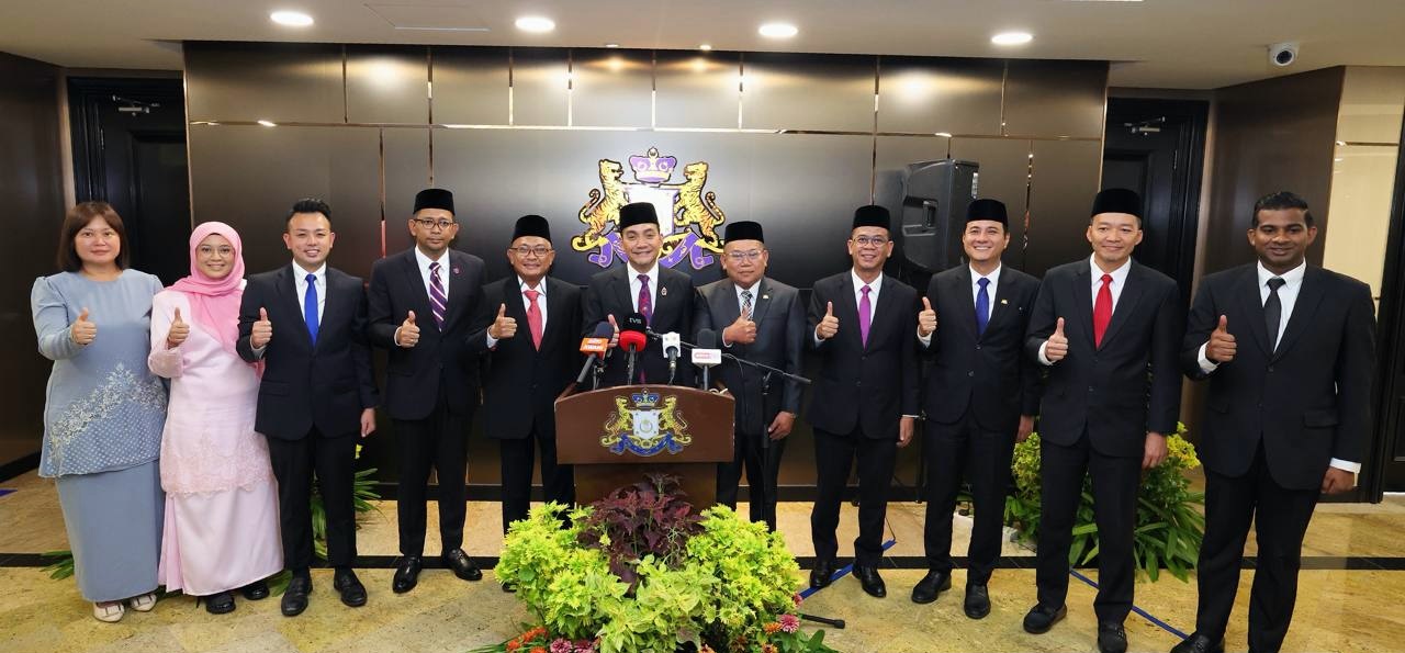 ■大臣宣布10名副行政议员。（图：MDJ Aisyah Mazalan）
